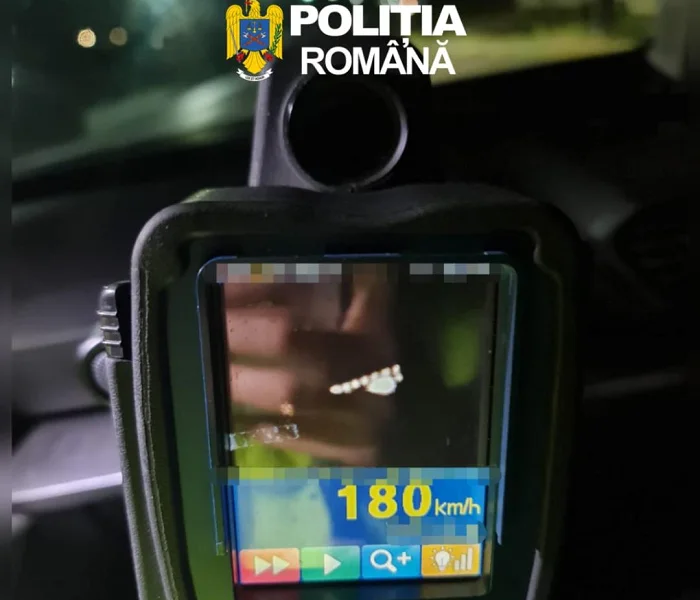 Tânăr de 23 de ani, prins cu 180 km/h într-o localitate unde limita era de 50 km/h